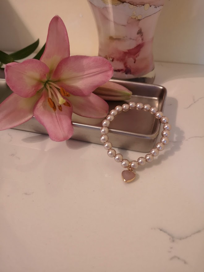 Jewellery - Pearl Bracelet with Rose Quartz Heart